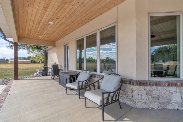 1967 S Pianalto Road, Tontitown, AR 72762