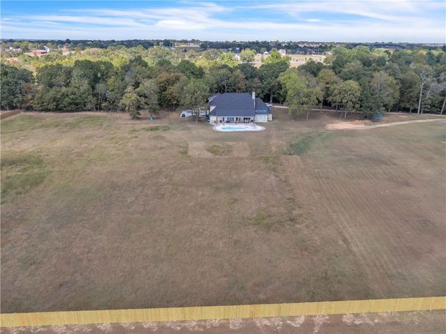 1967 S Pianalto Road, Tontitown, AR 72762