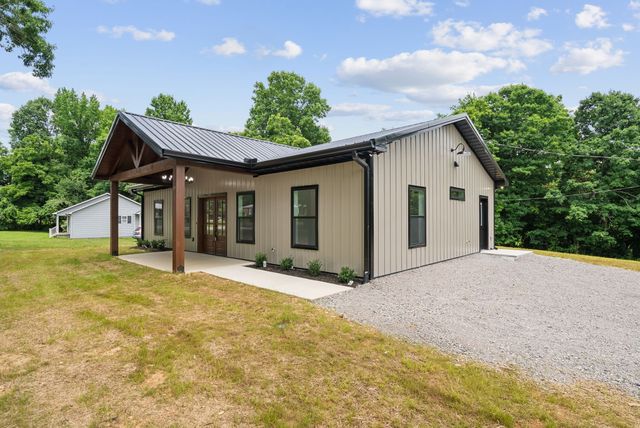 701 Oak Grove Rd, Goodspring, TN 38460
