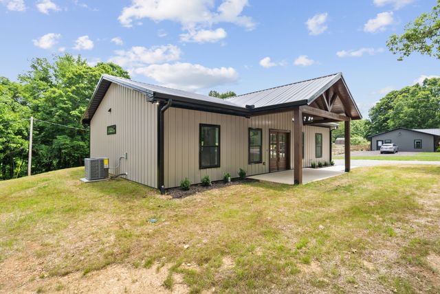 701 Oak Grove Rd, Goodspring, TN 38460