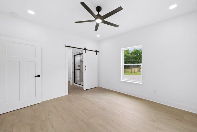 701 Oak Grove Rd, Goodspring, TN 38460