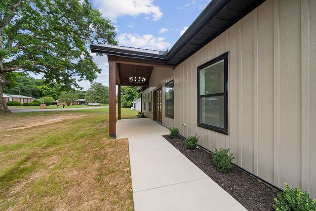 701 Oak Grove Rd, Goodspring, TN 38460