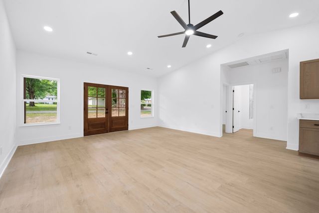 701 Oak Grove Rd, Goodspring, TN 38460