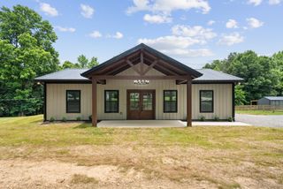 701 Oak Grove Rd, Goodspring, TN 38460