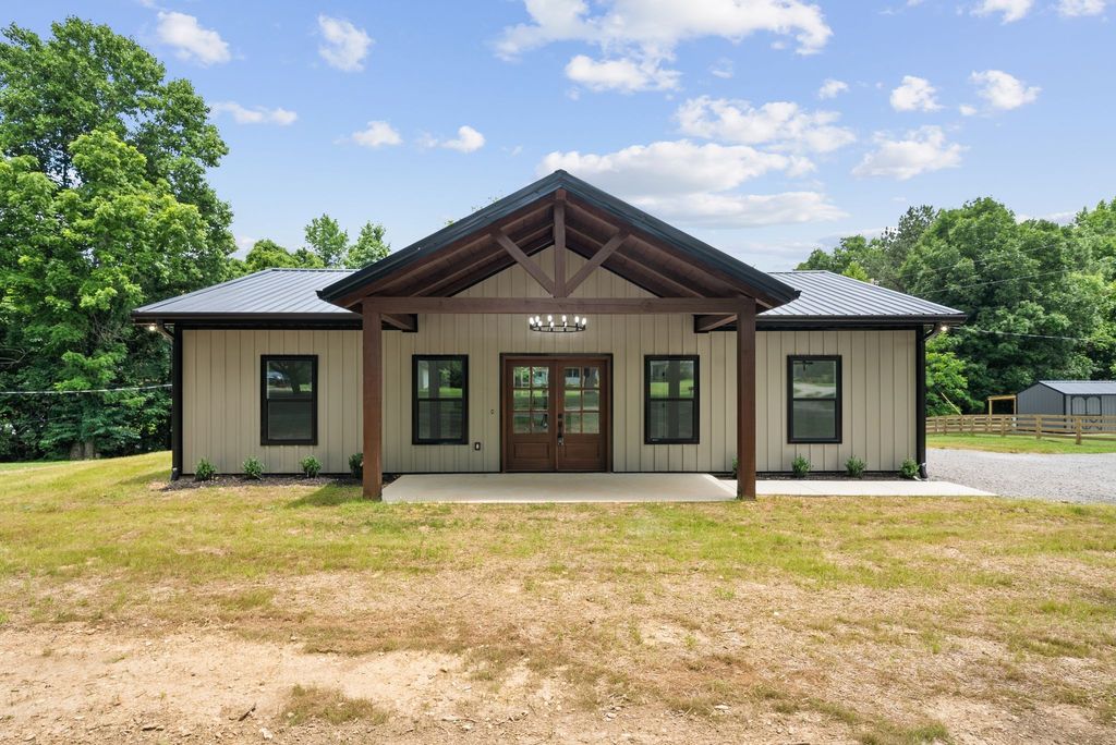 701 Oak Grove Rd, Goodspring, TN 38460