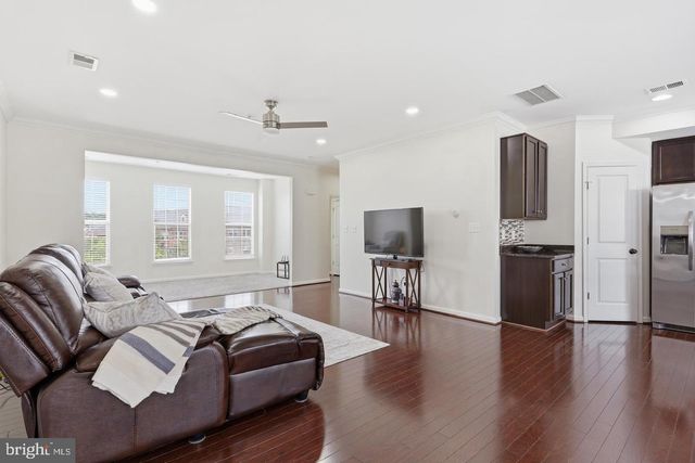7931 CRESCENT PARK DR, Gainesville, VA 20155
