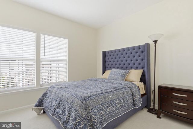 7931 CRESCENT PARK DR, Gainesville, VA 20155