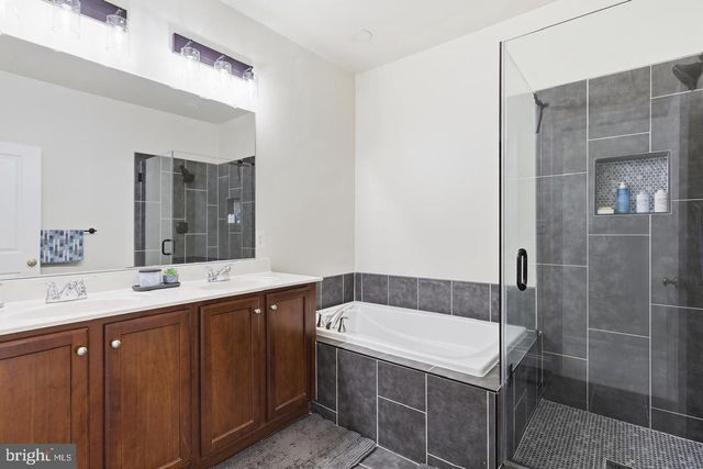 7931 CRESCENT PARK DR, Gainesville, VA 20155