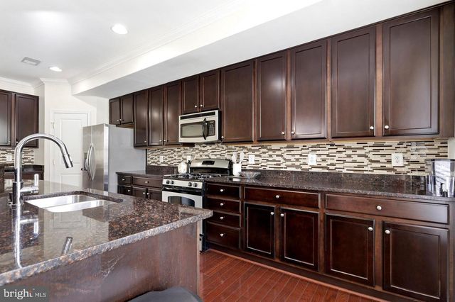 7931 CRESCENT PARK DR, Gainesville, VA 20155