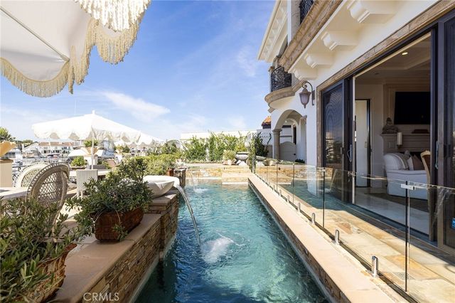 16111 Santa Barbara Lane, Huntington Beach, CA 92649
