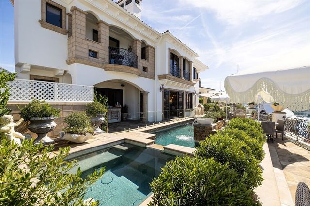 16111 Santa Barbara Lane, Huntington Beach, CA 92649