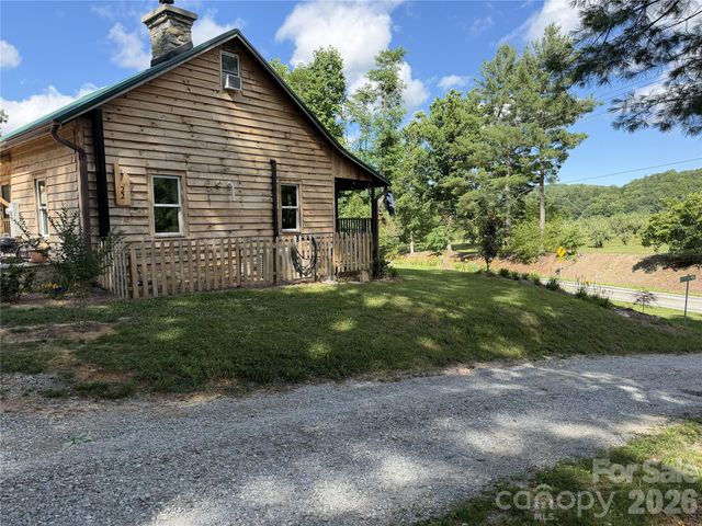 38 Lloyd Barnwell Road, Hendersonville, NC 28792
