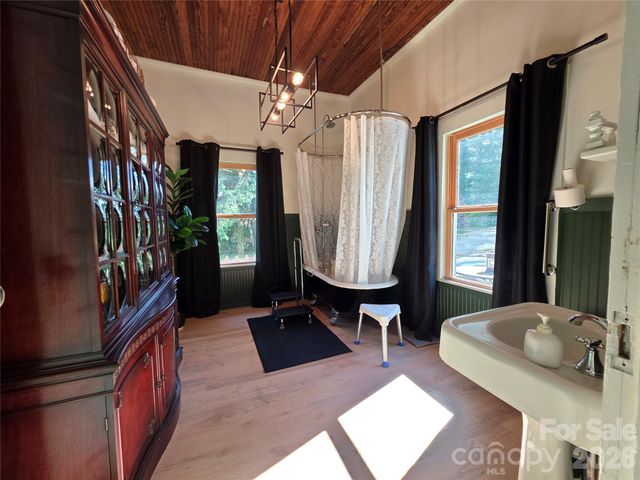 38 Lloyd Barnwell Road, Hendersonville, NC 28792