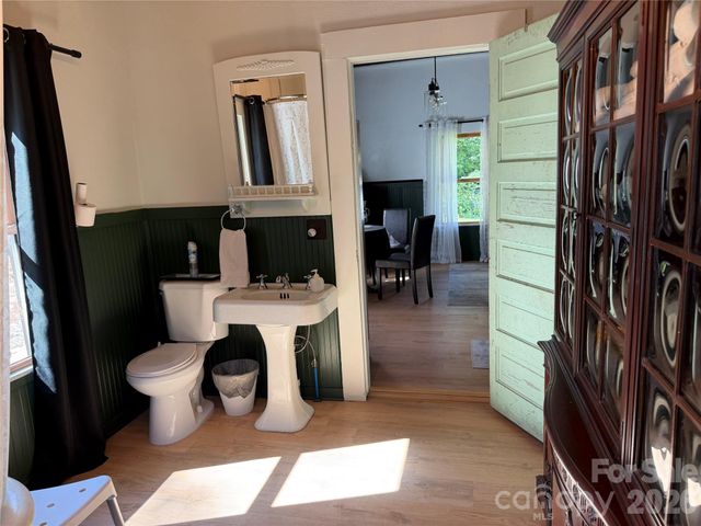 38 Lloyd Barnwell Road, Hendersonville, NC 28792
