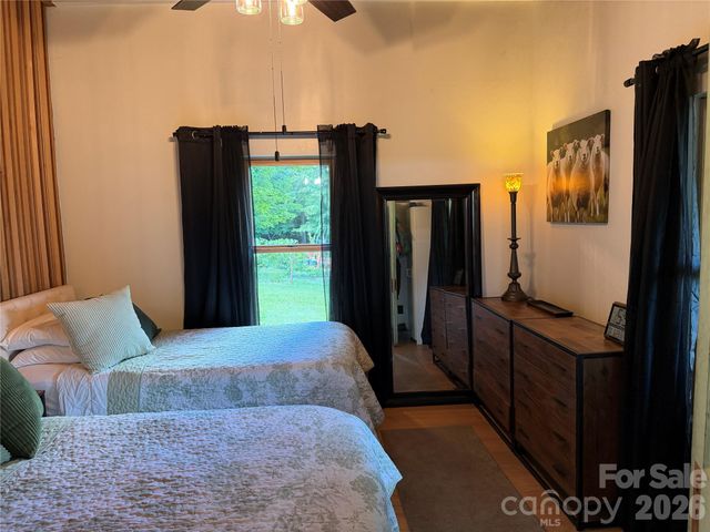 38 Lloyd Barnwell Road, Hendersonville, NC 28792