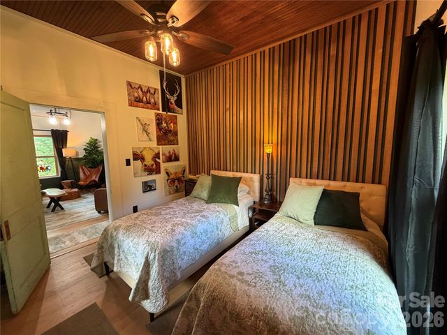 38 Lloyd Barnwell Road, Hendersonville, NC 28792