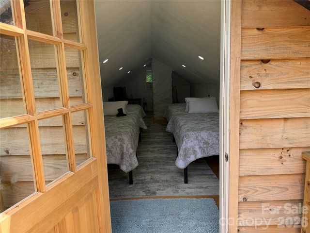 38 Lloyd Barnwell Road, Hendersonville, NC 28792