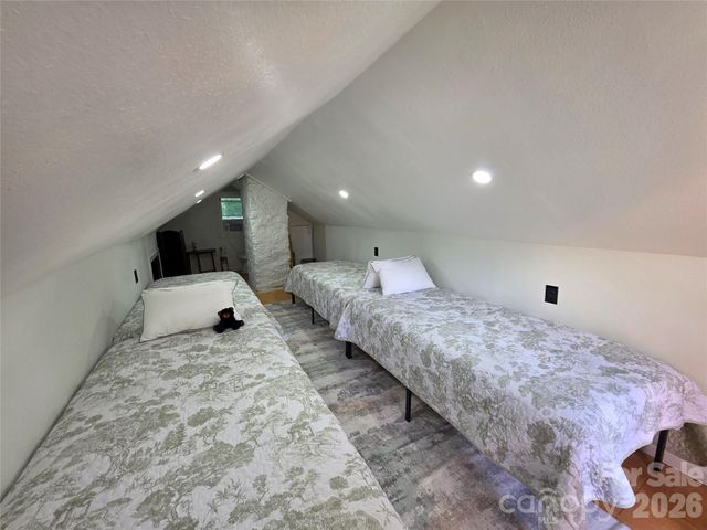 38 Lloyd Barnwell Road, Hendersonville, NC 28792