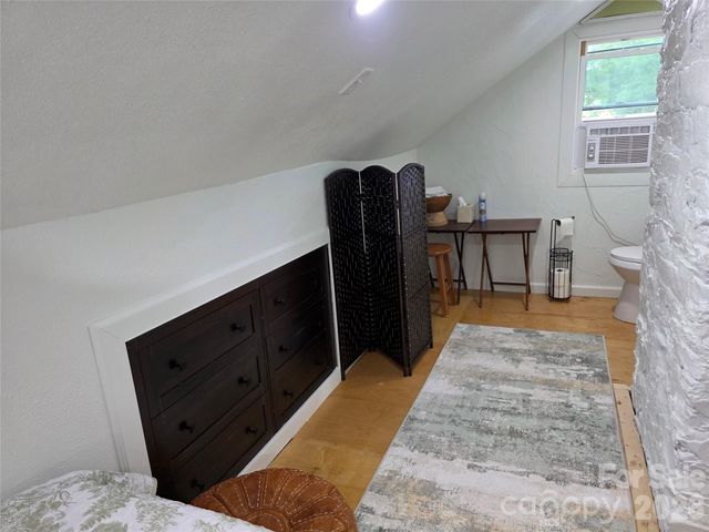 38 Lloyd Barnwell Road, Hendersonville, NC 28792