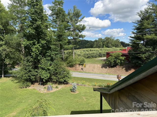 38 Lloyd Barnwell Road, Hendersonville, NC 28792