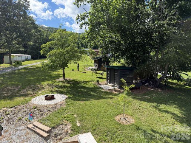 38 Lloyd Barnwell Road, Hendersonville, NC 28792