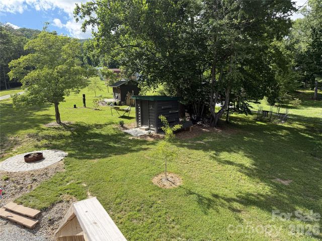 38 Lloyd Barnwell Road, Hendersonville, NC 28792
