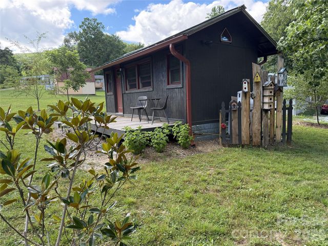 38 Lloyd Barnwell Road, Hendersonville, NC 28792