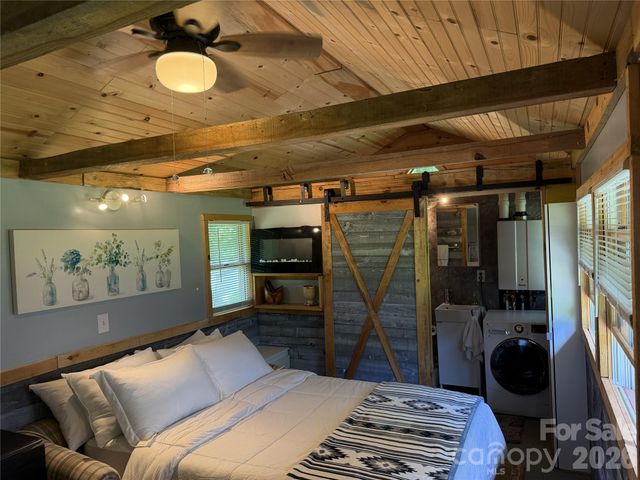 38 Lloyd Barnwell Road, Hendersonville, NC 28792