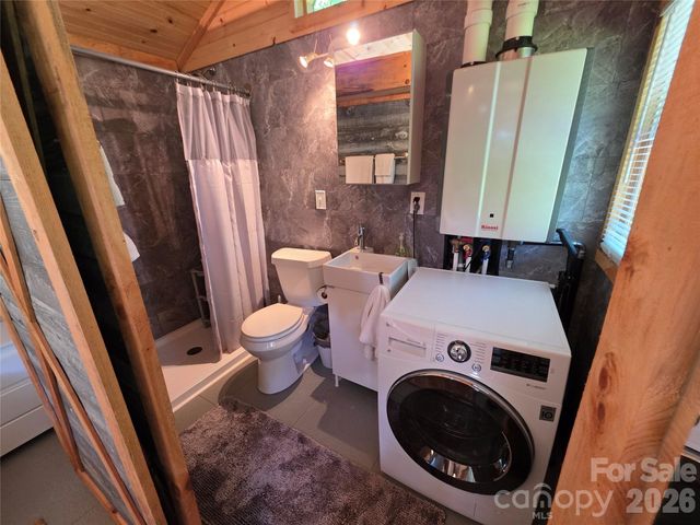 38 Lloyd Barnwell Road, Hendersonville, NC 28792