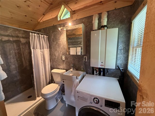 38 Lloyd Barnwell Road, Hendersonville, NC 28792