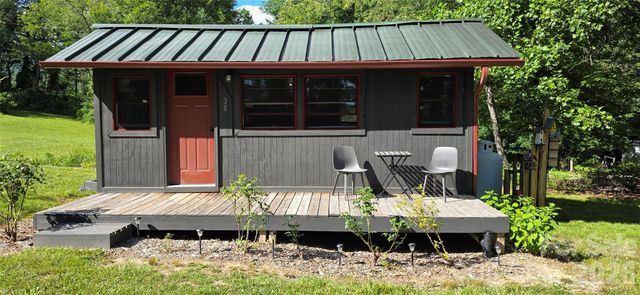 38 Lloyd Barnwell Road, Hendersonville, NC 28792