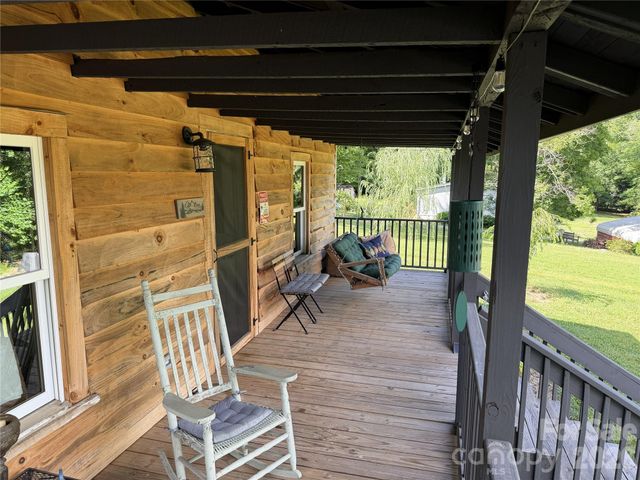 38 Lloyd Barnwell Road, Hendersonville, NC 28792