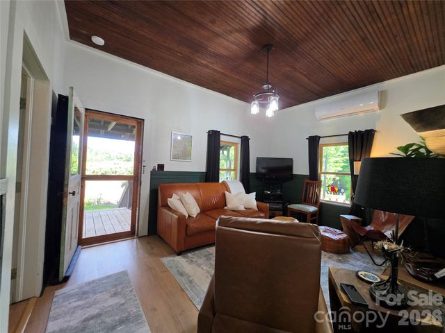 38 Lloyd Barnwell Road, Hendersonville, NC 28792