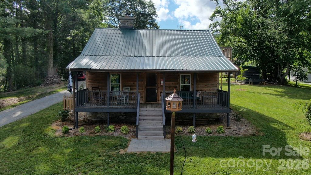 38 Lloyd Barnwell Road, Hendersonville, NC 28792