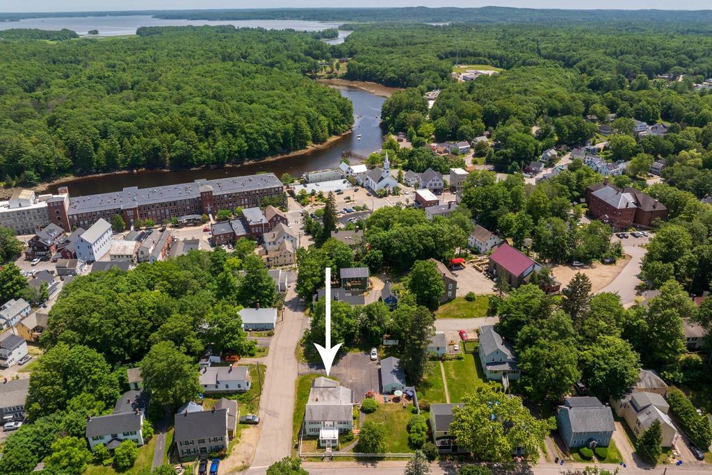 15 Spring Street, Newmarket, NH 03857