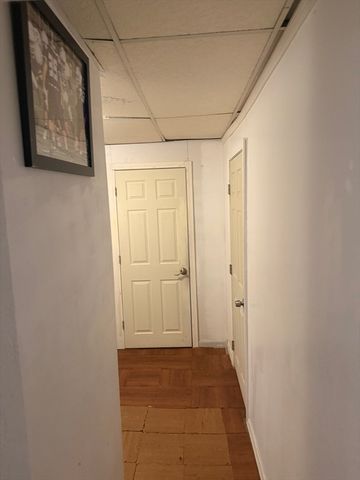 11 Cottage St, Lowell, MA 01852