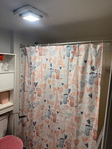 11 Cottage St, Lowell, MA 01852