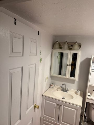 11 Cottage St, Lowell, MA 01852