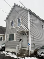 11 Cottage St, Lowell, MA 01852