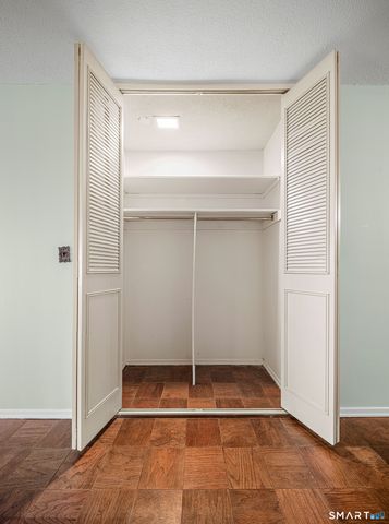 1 Strawberry Hill Court APT 2B, Stamford, CT 06902