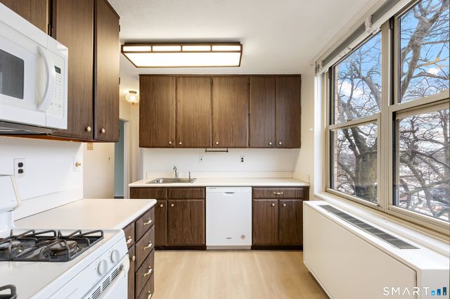 1 Strawberry Hill Court APT 2B, Stamford, CT 06902