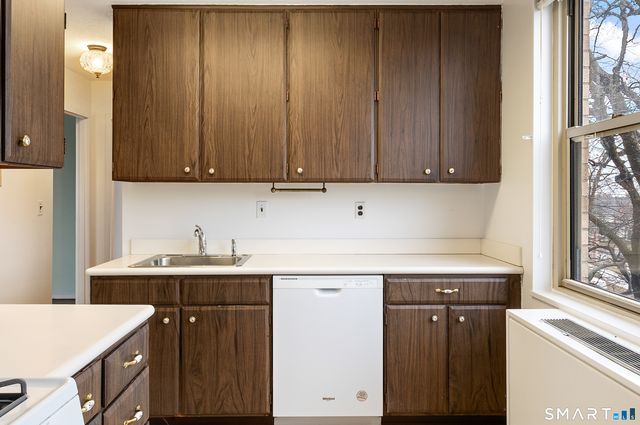 1 Strawberry Hill Court APT 2B, Stamford, CT 06902