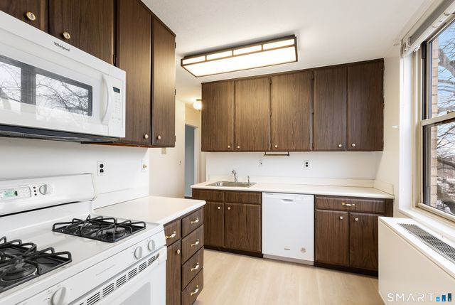 1 Strawberry Hill Court APT 2B, Stamford, CT 06902