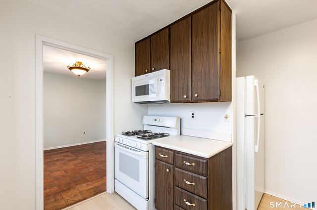 1 Strawberry Hill Court APT 2B, Stamford, CT 06902