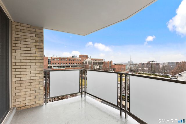 1 Strawberry Hill Court APT 2B, Stamford, CT 06902