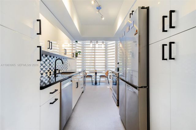 21205 Yacht Club Drive 304, Aventura, FL 33180