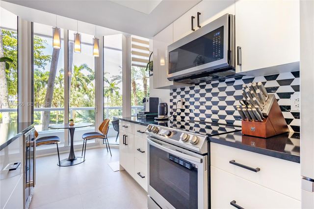 21205 Yacht Club Drive 304, Aventura, FL 33180