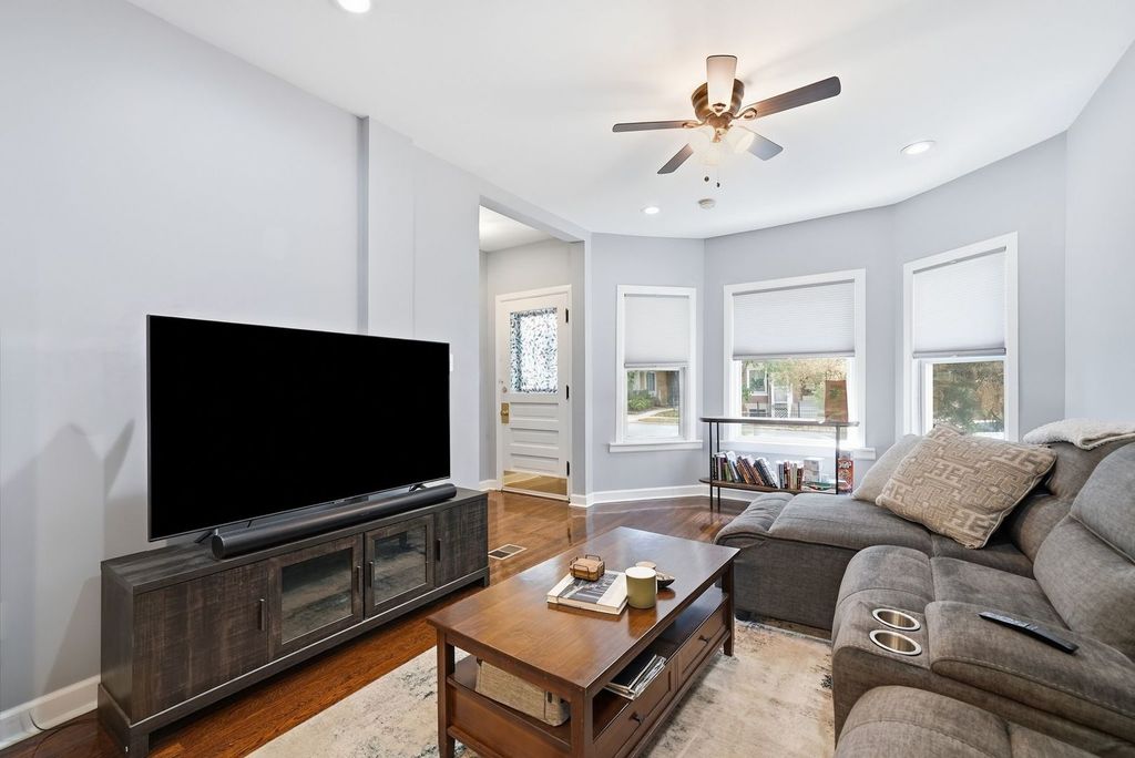 1235 N Harding Avenue, Chicago, IL 60651 — photo 4