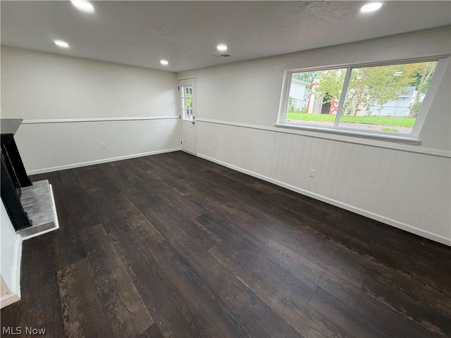 793 Georgetown Avenue, Elyria, OH 44035