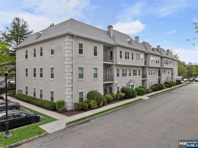 919 Burgundy Way, Wayne, NJ 07470